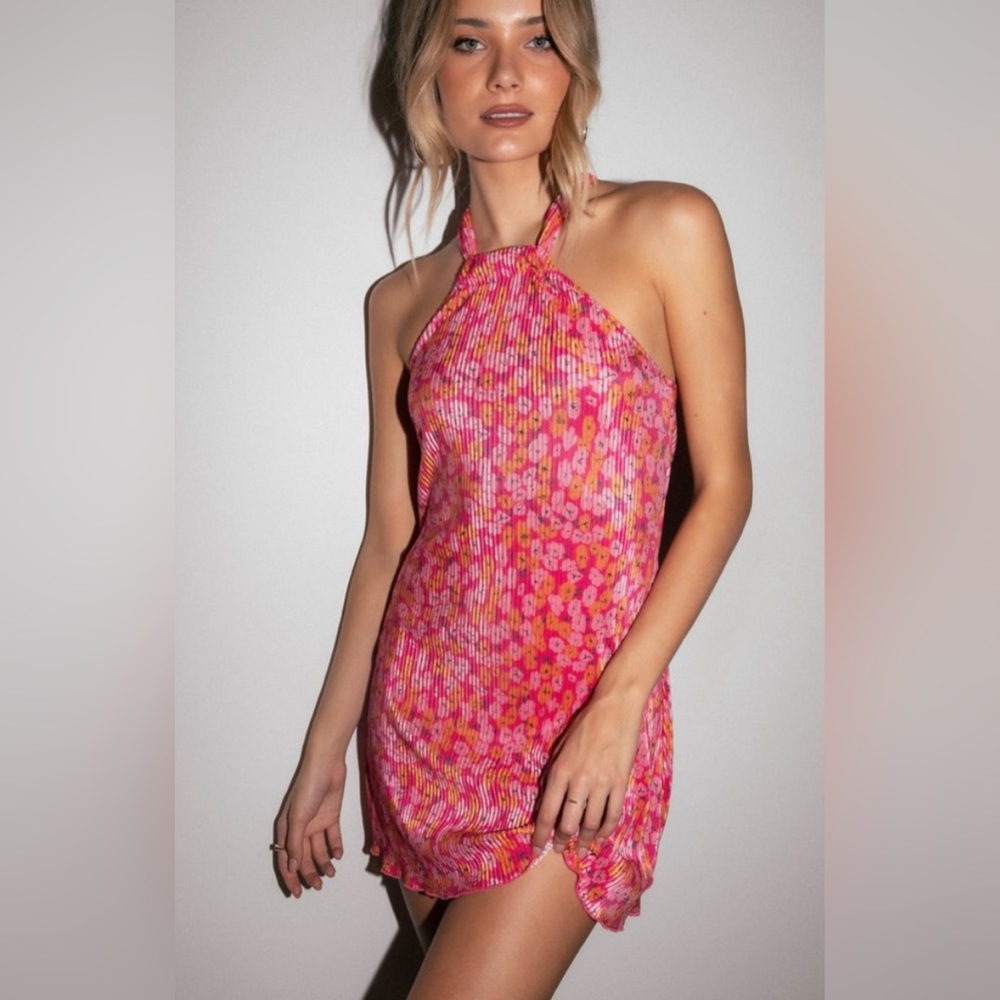 Petal & Pup Melody Plisse Halter Mini Dress
Floral Hot Pink (M)